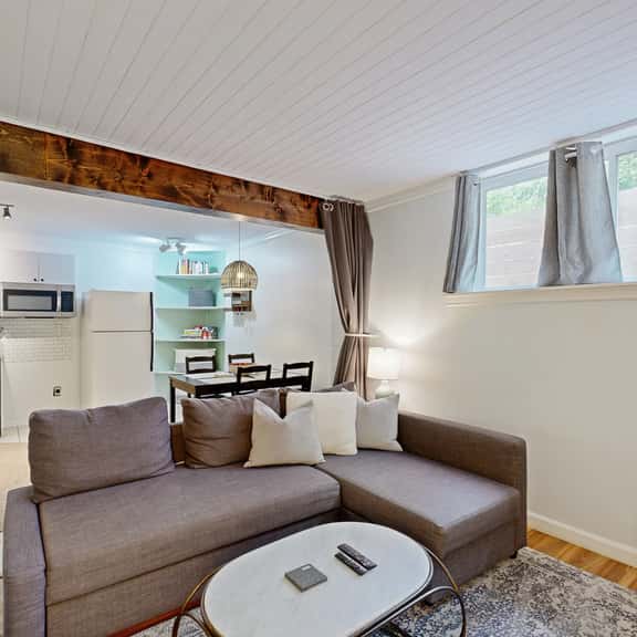 Cozy West Ashley Apartment- Close to shopping and Downtown Charleston - Image 1