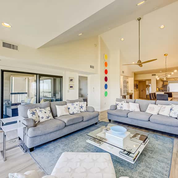Luxury penthouse with stunning oceanfront views, 3 decks, pool & hot tub - Image 1