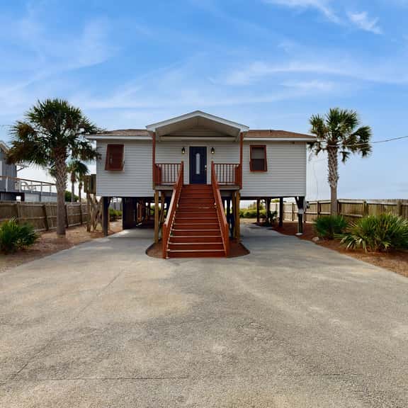 Oceanfront Property 'Folly Drifter' w/ Beach Access & Private Deck - Image 1