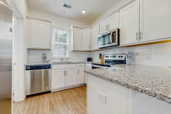 1BR Cottage Home in Pet Friendly Resort w/ Pool, hot tub & parks