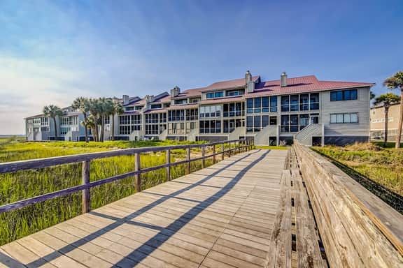 1st-floor riverfront condo w/spectacular river views, balcony, and central AC