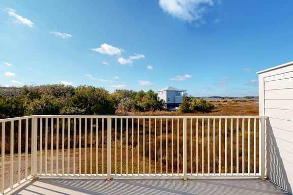 30-Day Marshfront Rental Condo w/Amazing Views, 2 Porches, Laundry & Shared Pool