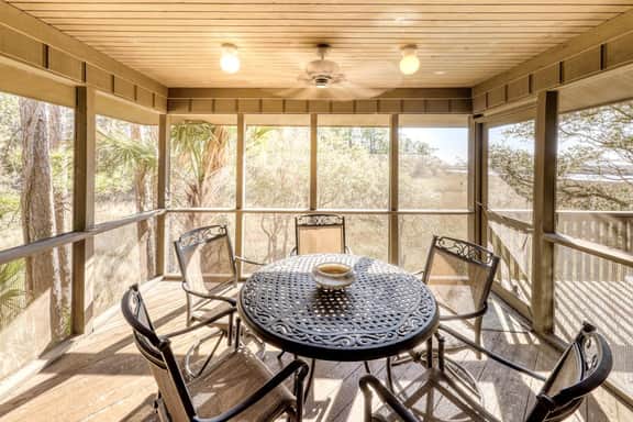 A Great Family Getaway with Shared Pool - Close to Golf Course and Attractions