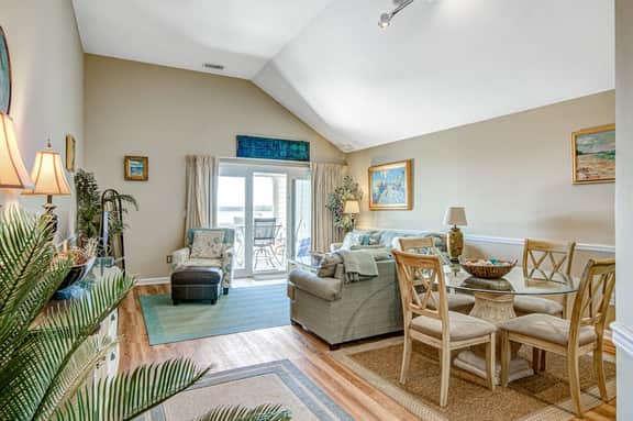 Beach villa with full kitchen, ocean/inlet views - short walk to Beach Club