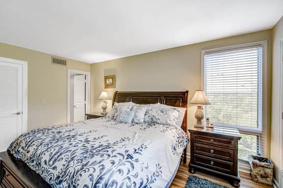 Beach villa with full kitchen, ocean/inlet views - short walk to Beach Club