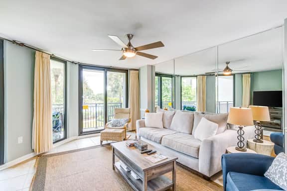 Beachfront villa w/ access to shared pool, beach, or golf, & w/shared gas grill