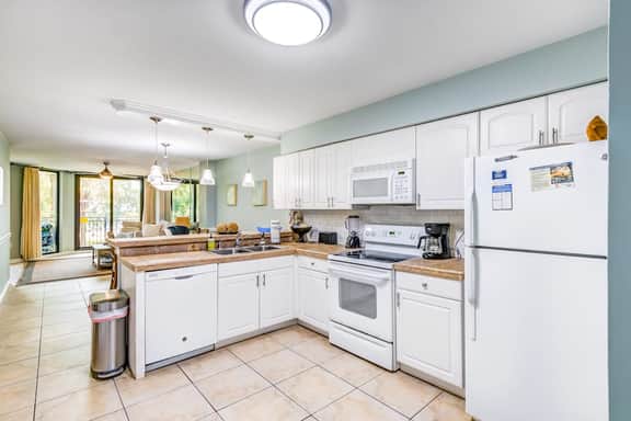 Beachfront villa w/ access to shared pool, beach, or golf, & w/shared gas grill