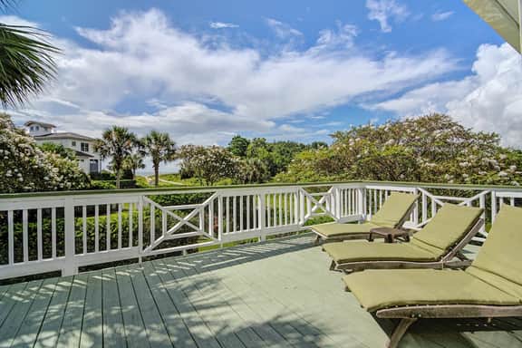 Beautiful Sullivan’s Island home next to lighthouse - easy walk to beach