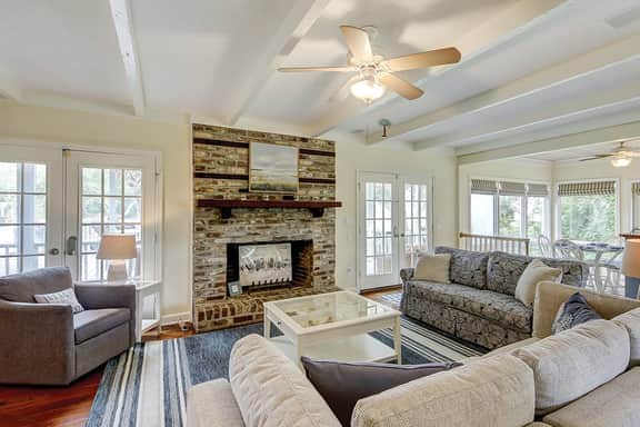 Beautiful home on lush lot with boardwalk to marsh, large deck, wifi, central ac