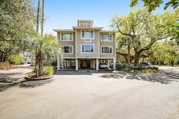 Beautiful villa surrounded by lush landscaping - walk to beach, golf & pool
