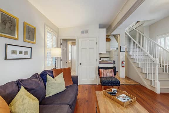 Charming carriage house w/ original hardwoods, W/D & antique bed - 1 dog OK