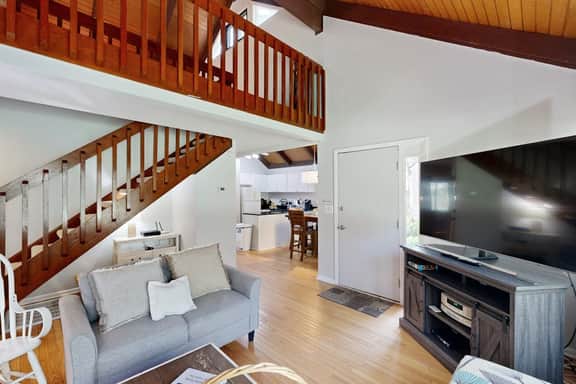 Comfy Golf View Cottage with WiFi, a Shared Pool, Central AC, Private Washer/Dryer