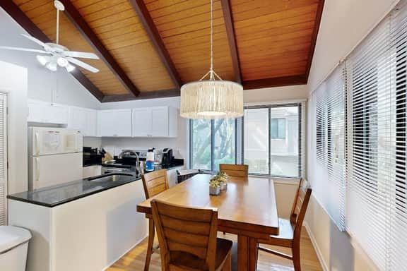Comfy Golf View Cottage with WiFi, a Shared Pool, Central AC, Private Washer/Dryer