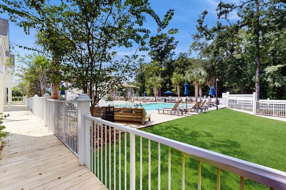Cozy 2BR Pet Friendly Walkable Resort Cottage w/ Pool Access