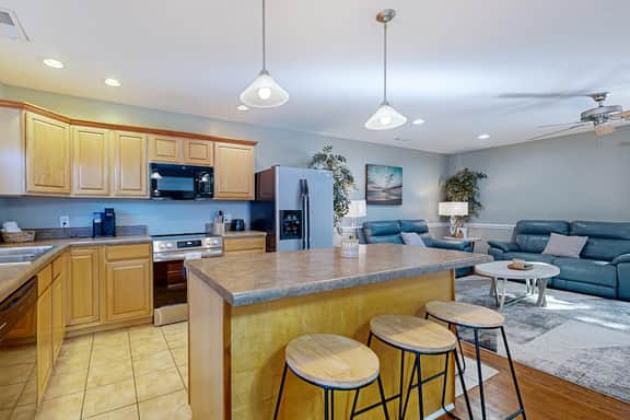 Walk to Park Circle | Dog-Friendly Yard & Firepit