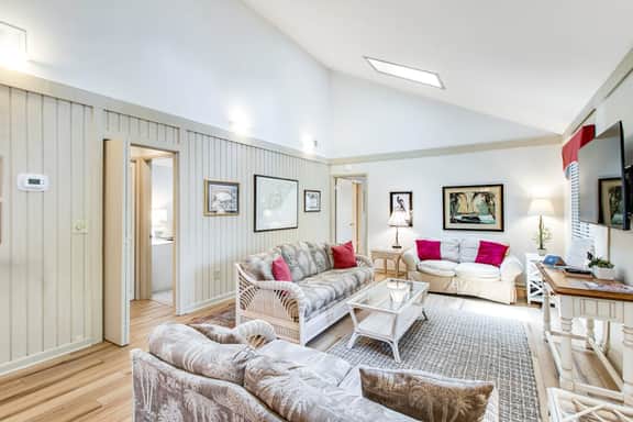 Dog-friendly woodland home with high-speed WiFi & large back deck - beach nearby