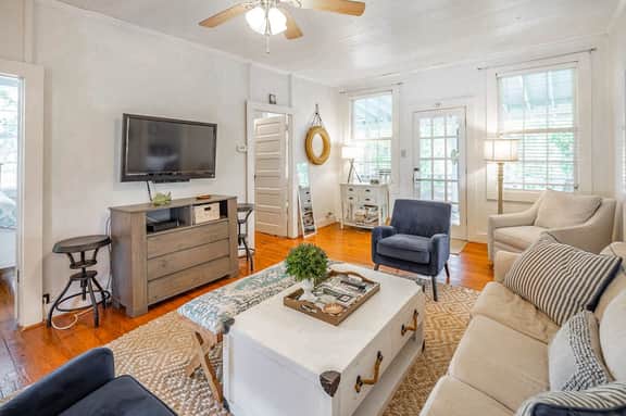 Family-friendly beach cottage w/deck, screened porch, grill