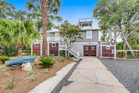 Fantastic coastal retreat with private dock, gas grill, two decks, & fast WiFi