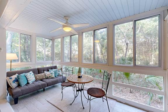 First floor ocean area condo with sunroom/ Free WiFi - close to the beach/ park