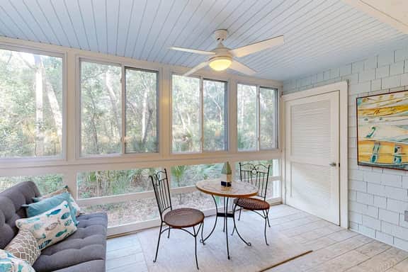 First floor ocean area condo with sunroom/ Free WiFi - close to the beach/ park