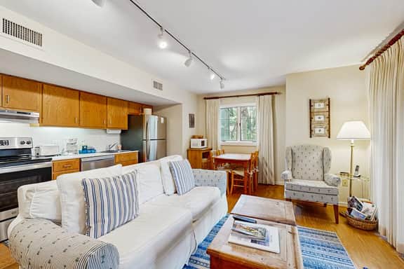 First floor villa with lagoon views within walking distance to the beach/parks