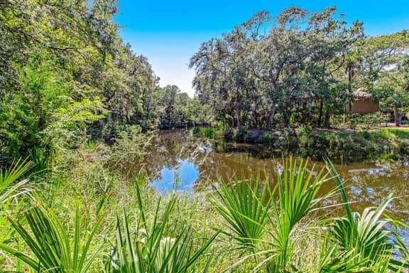 First floor villa with lagoon views within walking distance to the beach/parks