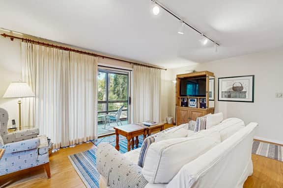 First floor villa with lagoon views within walking distance to the beach/parks
