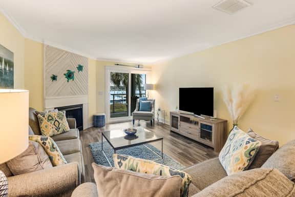 First-floor villa w/ magnificent river view & community pool/dock/tennis courts