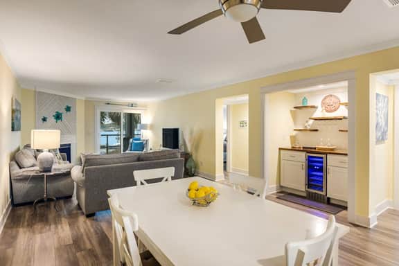First-floor villa w/ magnificent river view & community pool/dock/tennis courts