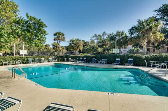 Golf course-front condo with beach access, golf views, outdoor pool, tennis, W/D