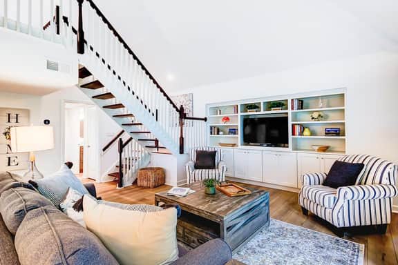 Golf-and-sea villa within walking distance of beach + resort amenities