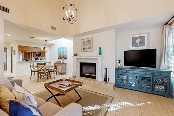 Gorgeous condo w/ shared tennis court & nearby playground