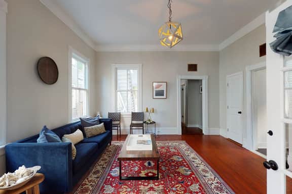Historic downstairs home in downtown Charleston w/free WiFi - perfect for groups