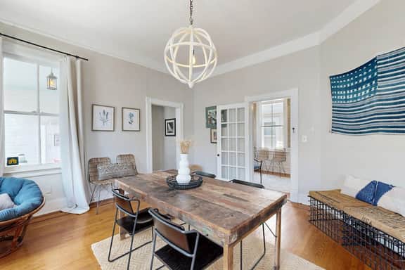 Historic upstairs condo in downtown Charleston w/free WiFi - perfect for groups