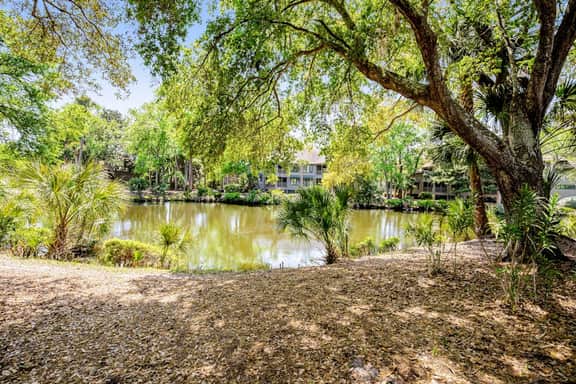 Lagoon view, second floor villa w/ screened in porch, short walk to the beach
