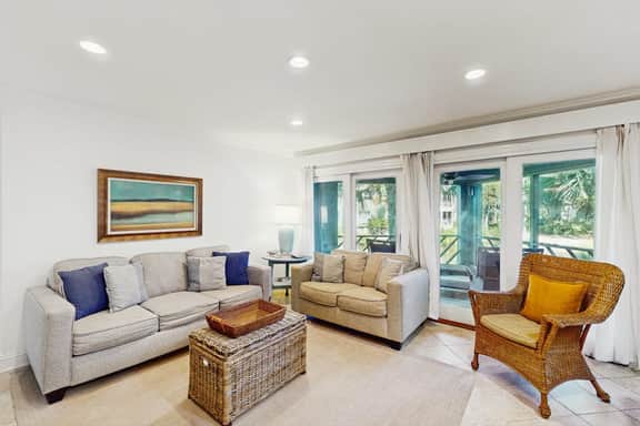 Lagoon-Front Villa w/ Screened Porch, WiFi & AC - Steps to Beach, Tennis & Golf