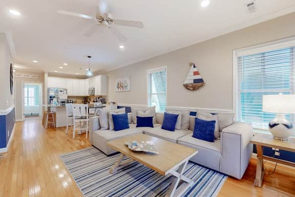 Lavish home near the beach and Charleston with pool & dock access - balcony