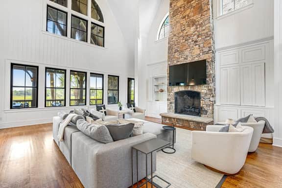 Luxurious, water view retreat with WiFi, AC, washer, dryer, screened porch.      