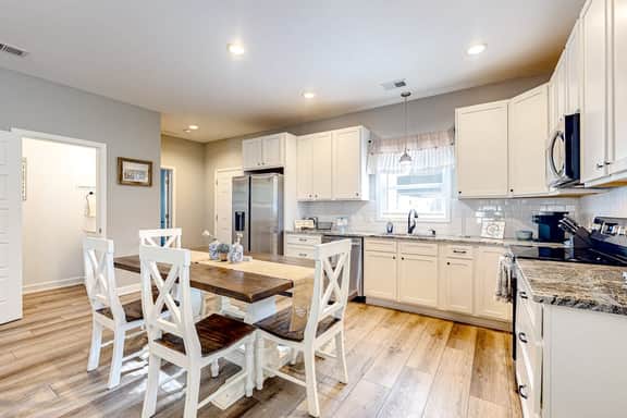 Modern cottage with all-new interior, patio, AC, & W/D - near beaches & golf