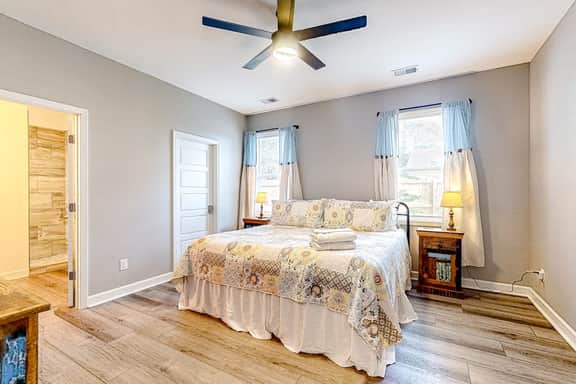Modern cottage with all-new interior, patio, AC, & W/D - near beaches & golf