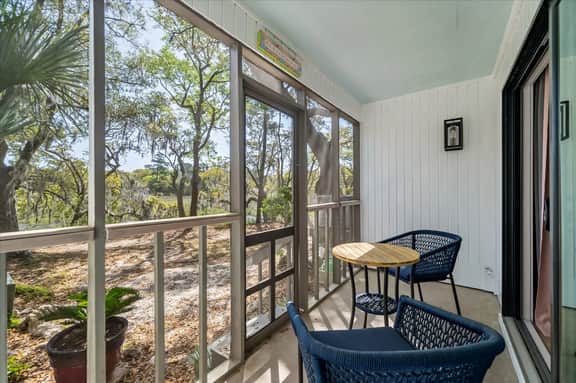 Modern, Dog-Friendly Marsh Retreat