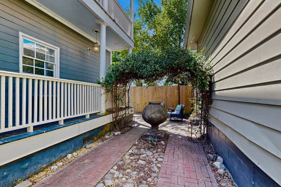 North Central, 30-Day Rental Home w/Double Porches, Garden Patio, and Free WiFi