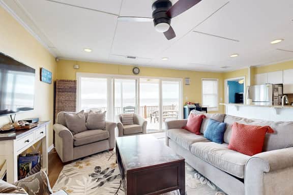 Oceanfront Property 'Folly Drifter' w/ Beach Access & Private Deck