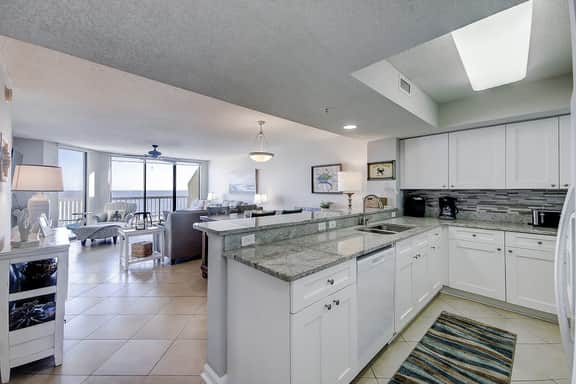 Oceanfront villa with incredible views, balcony & 2 community pools