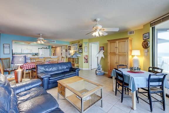 Oceanfront, fourth-floor villa with balcony, amazing view & 2 shared pools