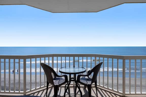 Oceanfront, third-floor villa with great views, balcony & 2 shared pools
