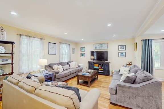 Old Village hideaway with covered porches, grill, alfresco dining & fenced yard