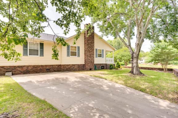 Park Circle home close to restaurants w/ AC & private W/D
