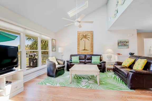 Private home w/access to shared pool, tennis, basketball courts & county park