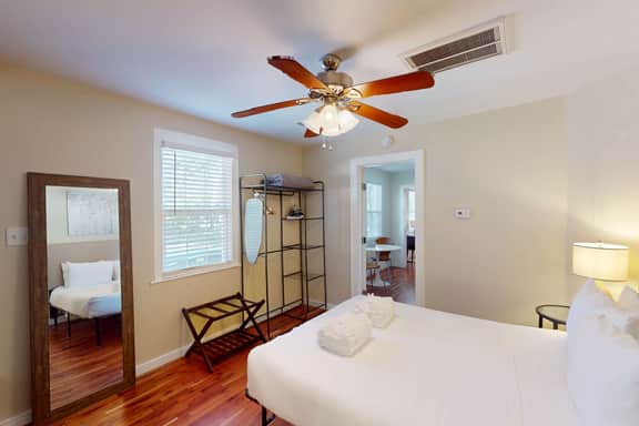 Quiet Retreat Near Downtown Charleston